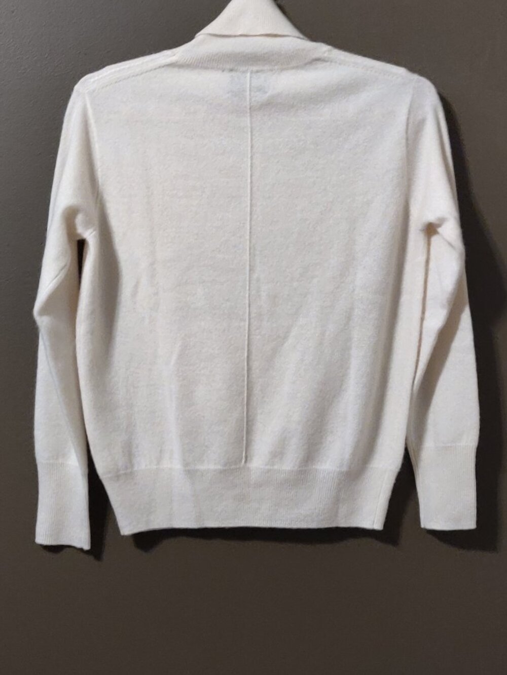 Tuckernuck Ivory 100% Cashmere Turtleneck Sweater SIZE XS - Picture 5 of 6